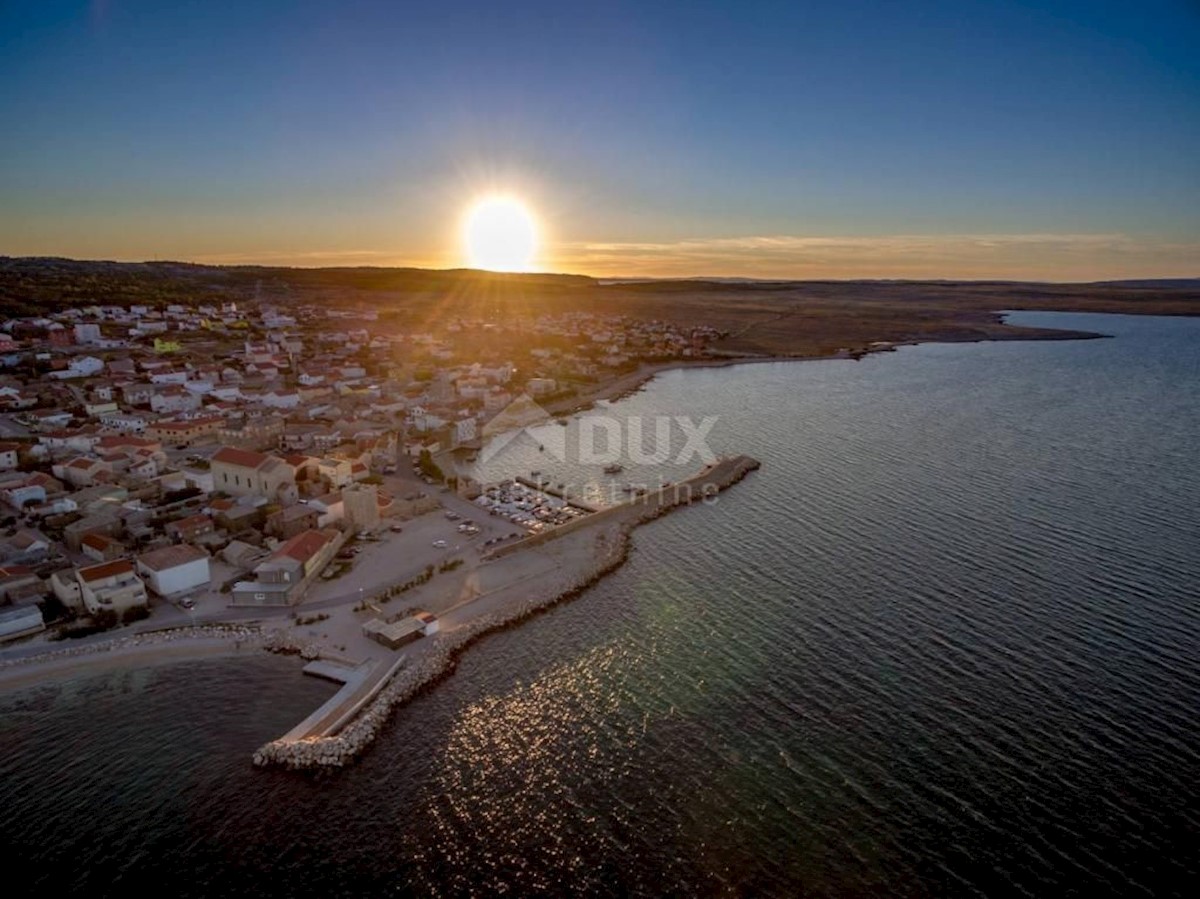 RAŽANAC - una casa bifamiliare vicino al mare