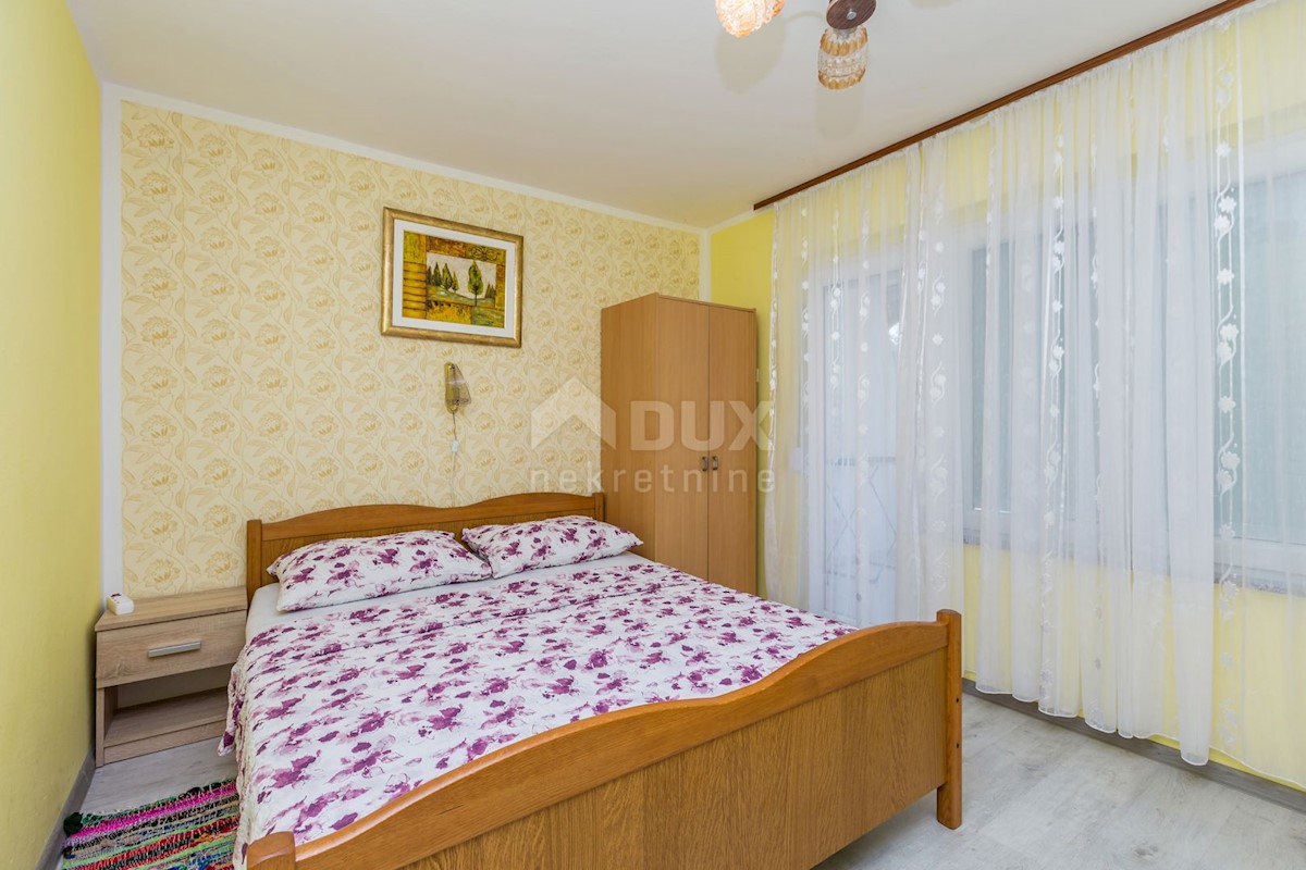 ISOLA DI KRK, MALINSKA - Casa bifamiliare con 4 appartamenti e vista mare