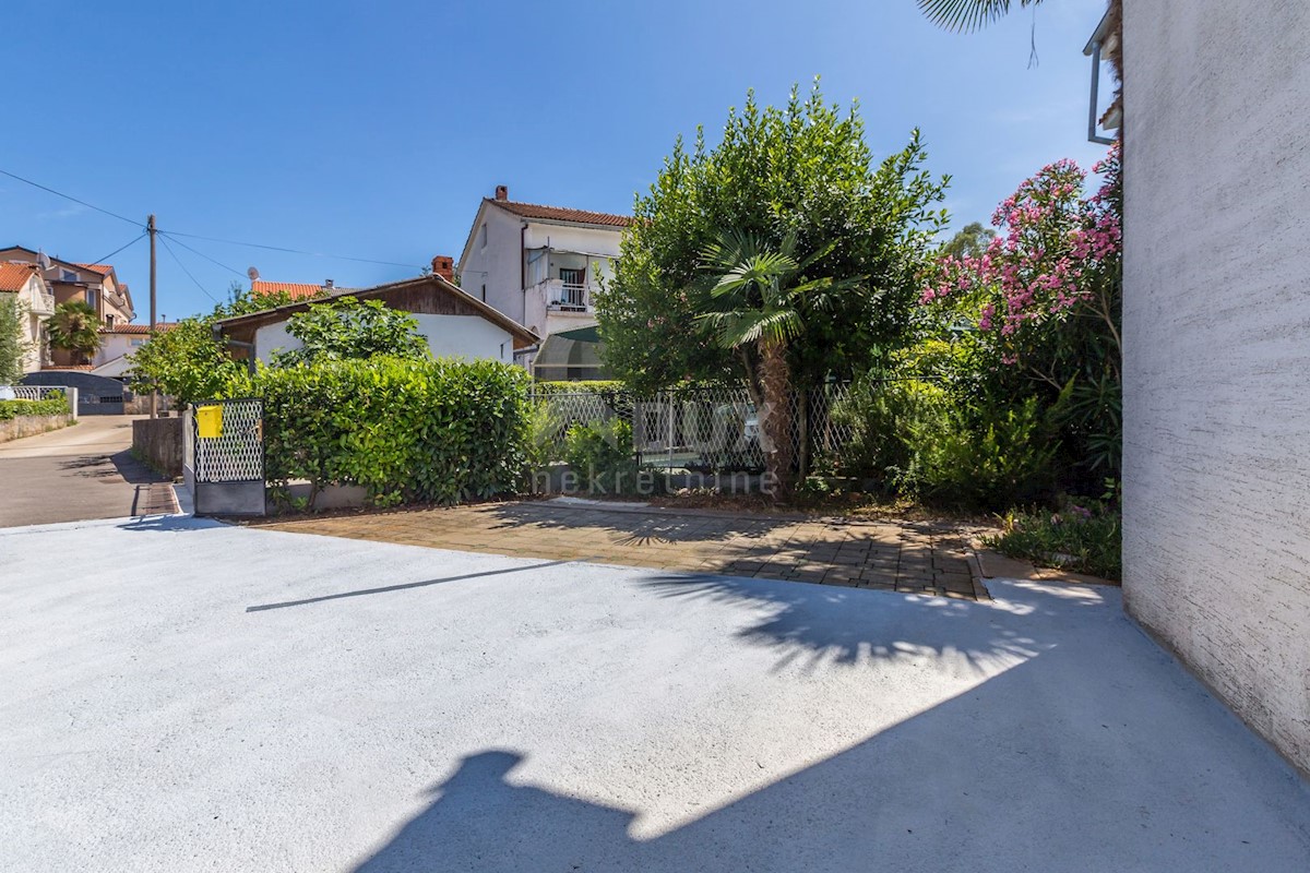 ISOLA DI KRK, MALINSKA - Casa bifamiliare con 4 appartamenti e vista mare