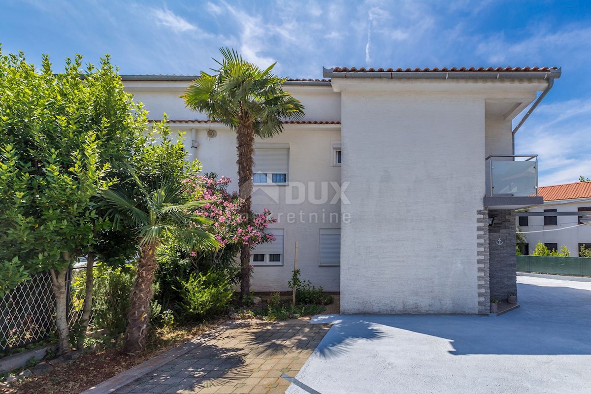 ISOLA DI KRK, MALINSKA - Casa bifamiliare con 4 appartamenti e vista mare