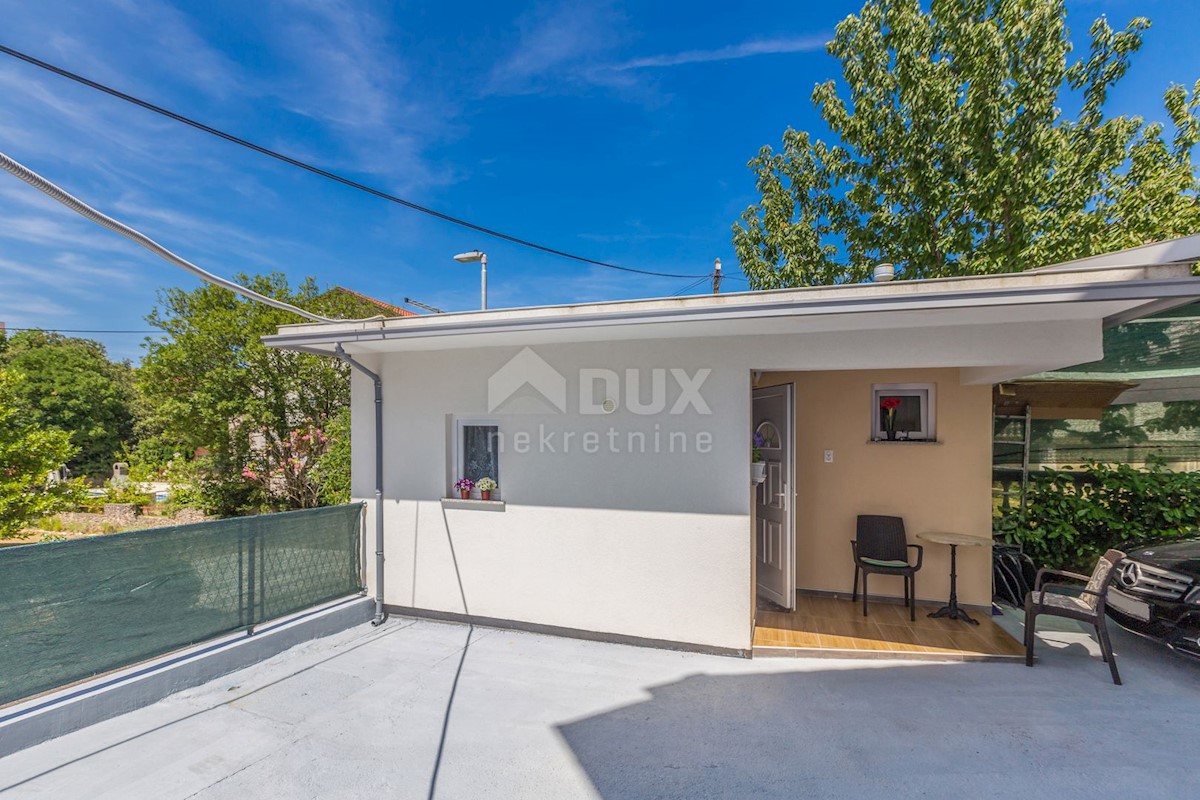 ISOLA DI KRK, MALINSKA - Casa bifamiliare con 4 appartamenti e vista mare