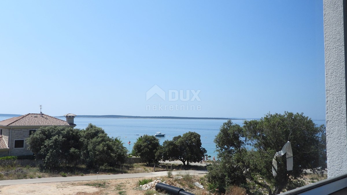 PAG, MANDRE - appartamento su tre piani, 2° FILA AL MARE!!! 190m2 con vista mare e piscina + ambiente