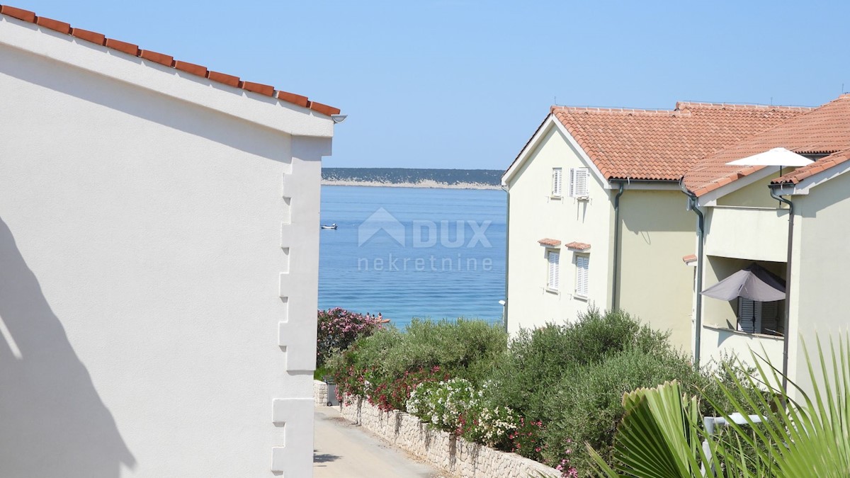 PAG, MANDRE - appartamento su tre piani, 2° FILA AL MARE!!! 190m2 con vista mare e piscina + ambiente