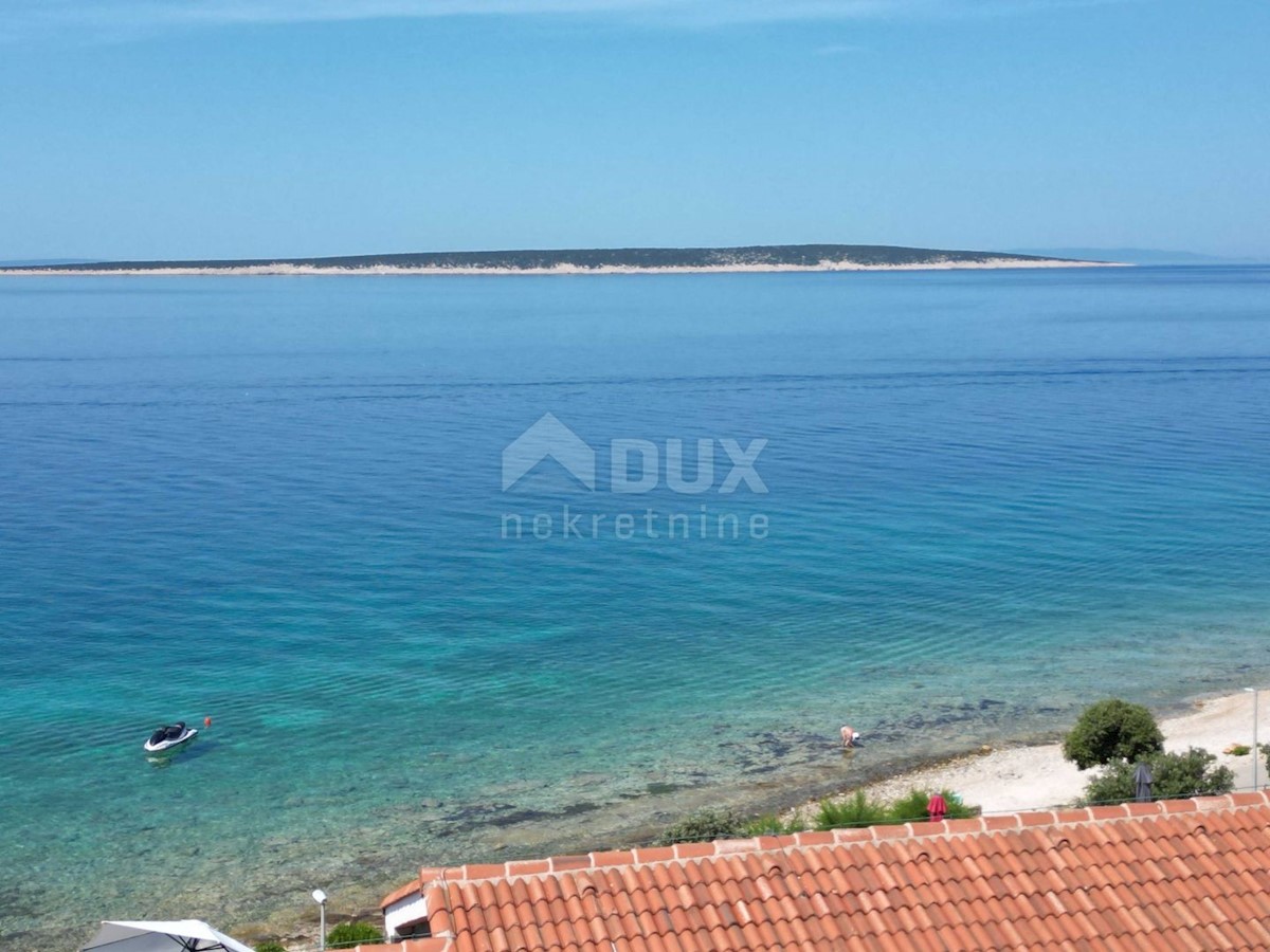 PAG, MANDRE - appartamento su tre piani, 2° FILA AL MARE!!! 190m2 con vista mare e piscina + ambiente