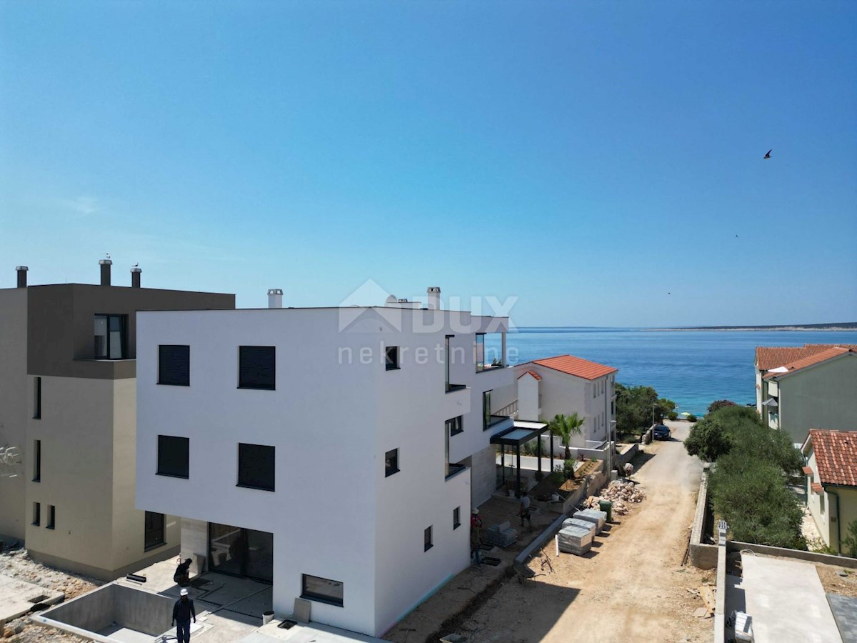 PAG, MANDRE - appartamento su tre piani, 2° FILA AL MARE!!! 190m2 con vista mare e piscina + ambiente