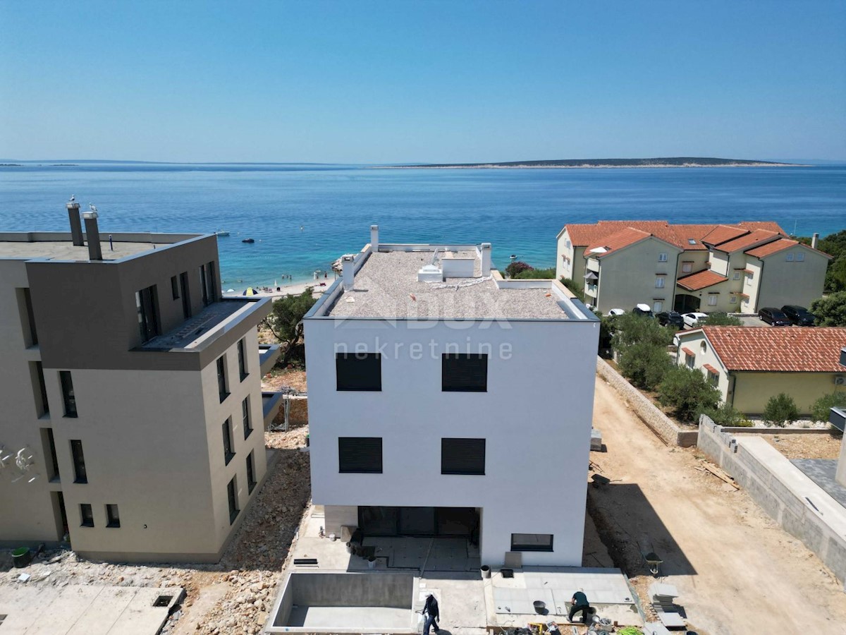 PAG, MANDRE - appartamento su tre piani, 2° FILA AL MARE!!! 190m2 con vista mare e piscina + ambiente