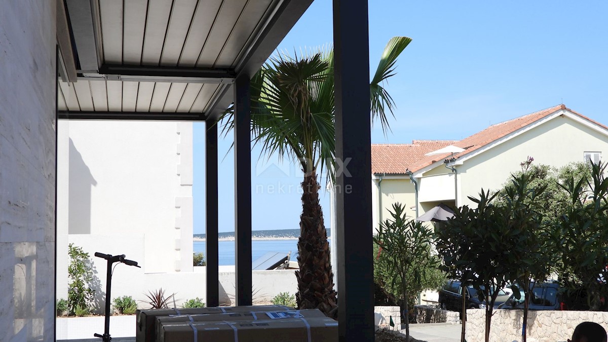 PAG, MANDRE - appartamento su tre piani, 2° FILA AL MARE!!! 190m2 con vista mare e piscina + ambiente