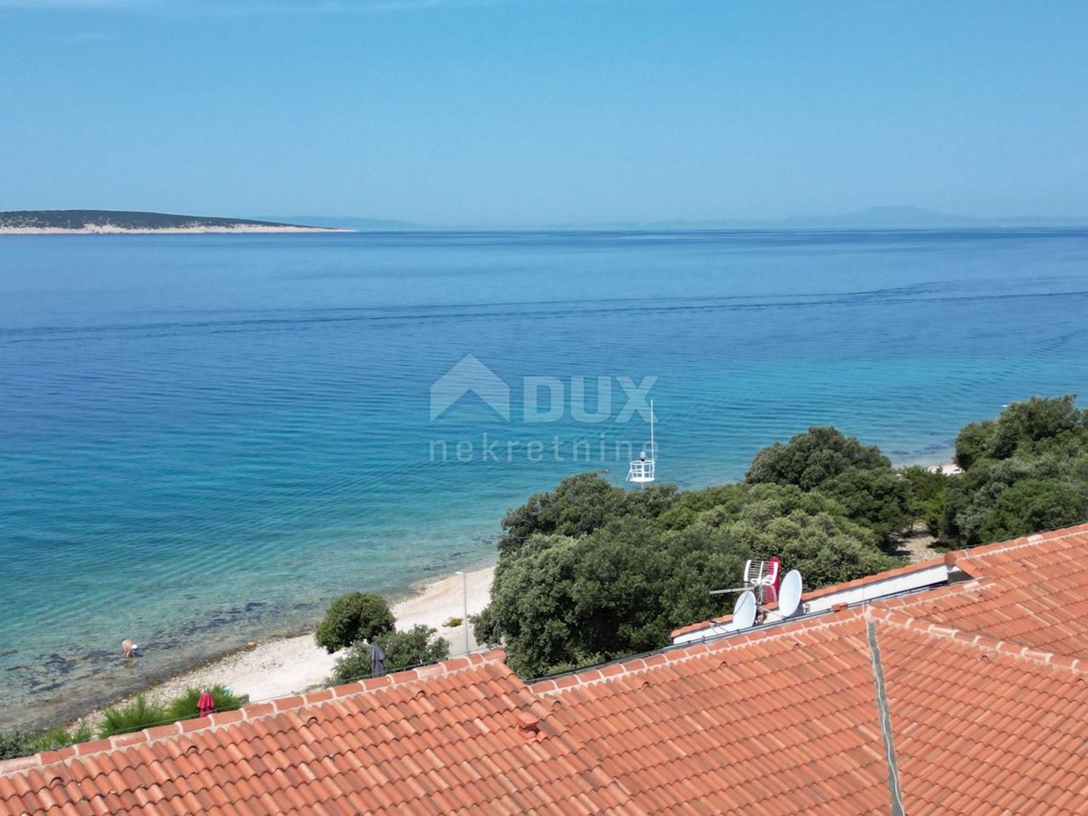 PAG, MANDRE - appartamento su tre piani, 2° FILA AL MARE!!! 190m2 con vista mare e piscina + ambiente