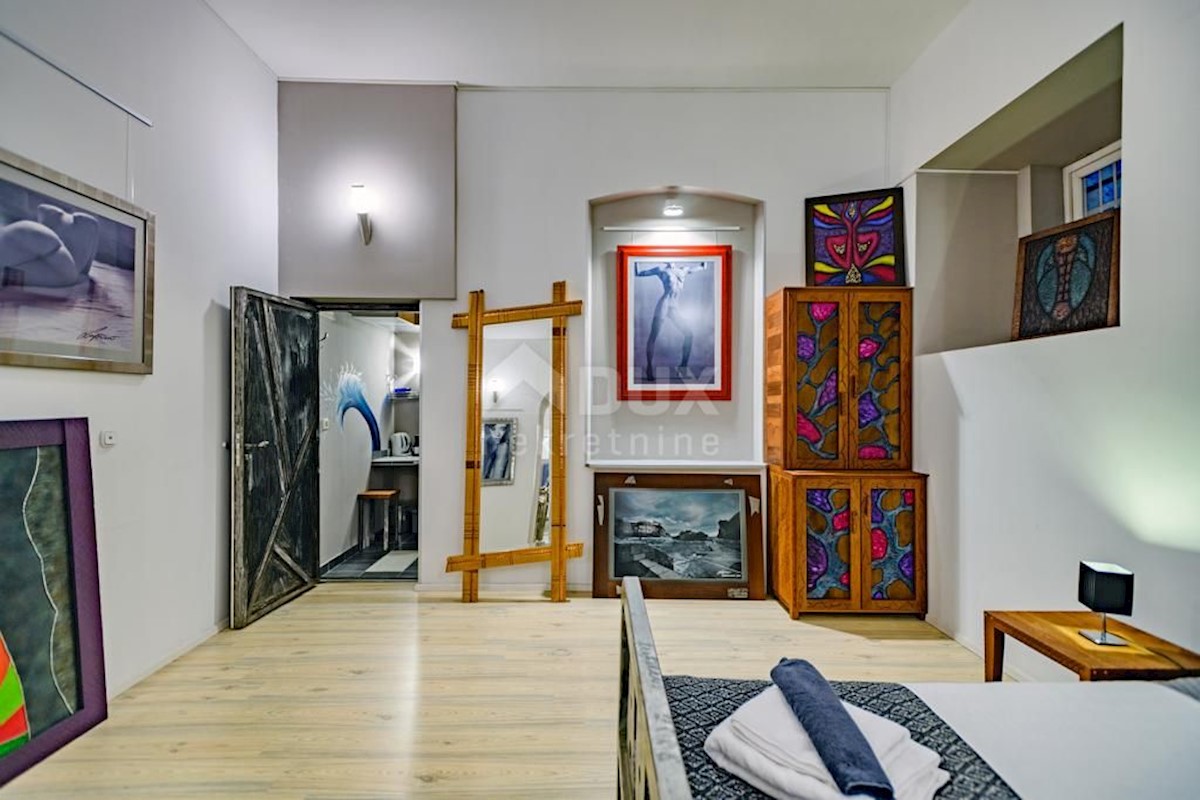 ZADAR, PENISOLA - Un appartamento con una firma artistica nel centro