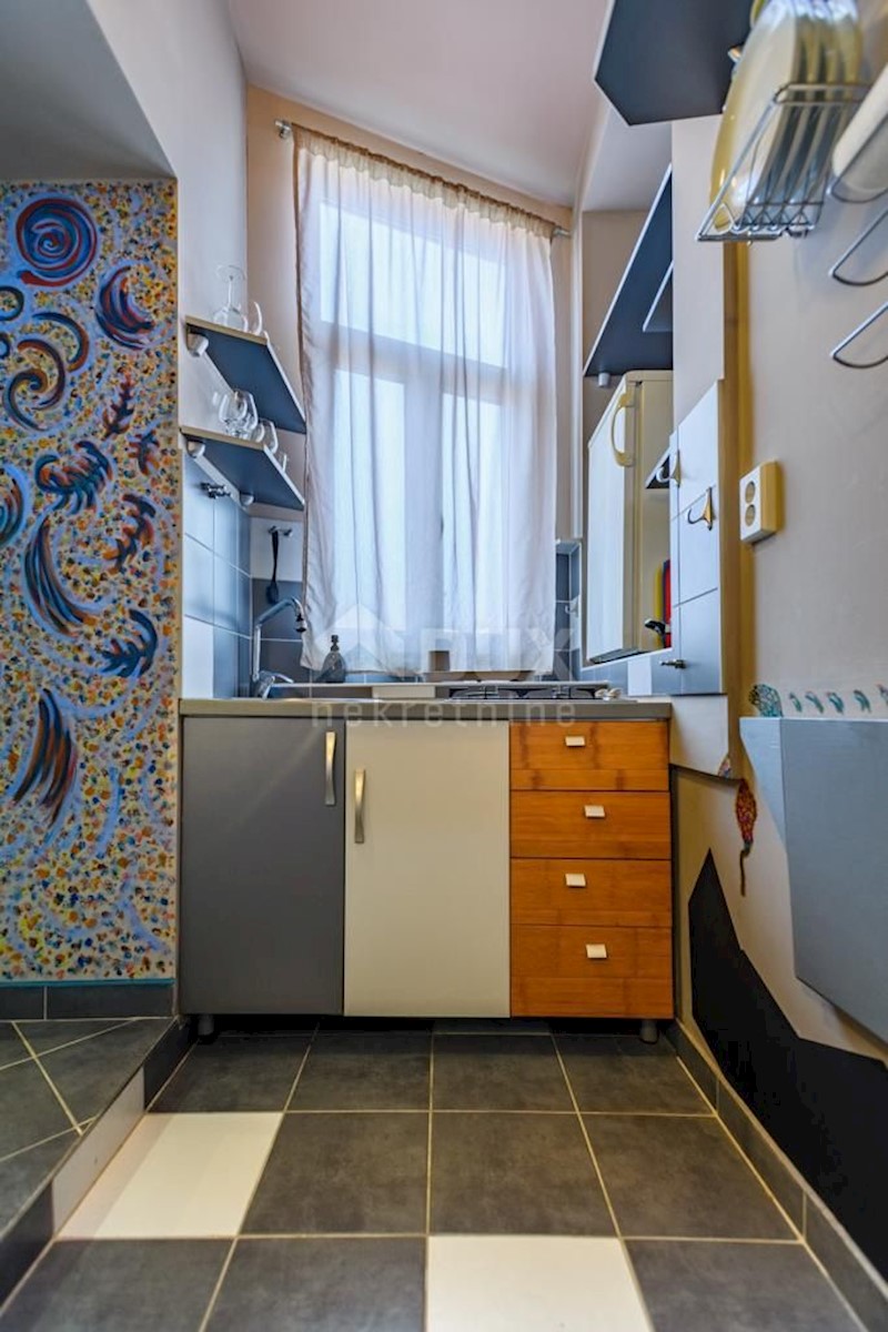 ZADAR, PENISOLA - Un appartamento con una firma artistica nel centro