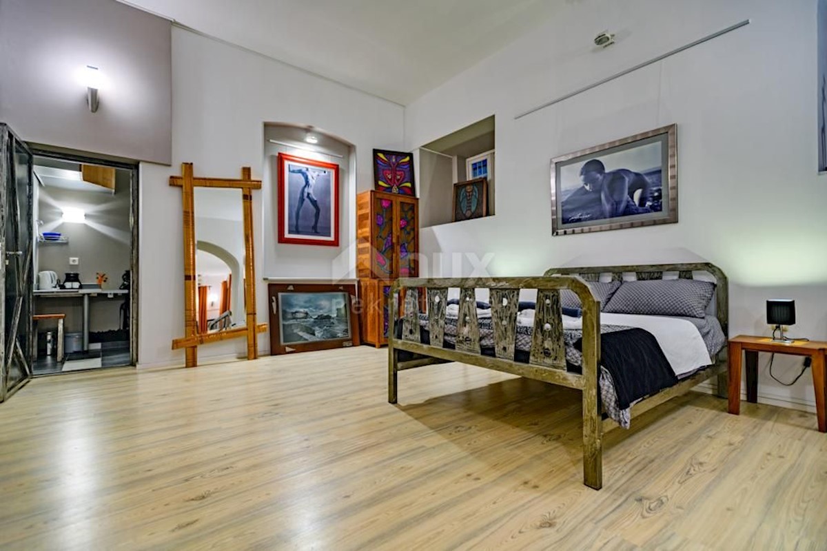 ZADAR, PENISOLA - Un appartamento con una firma artistica nel centro
