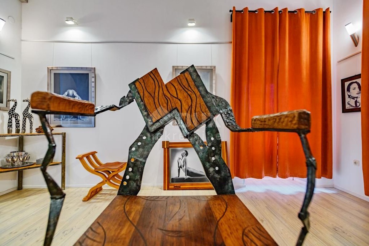 ZADAR, PENISOLA - Un appartamento con una firma artistica nel centro