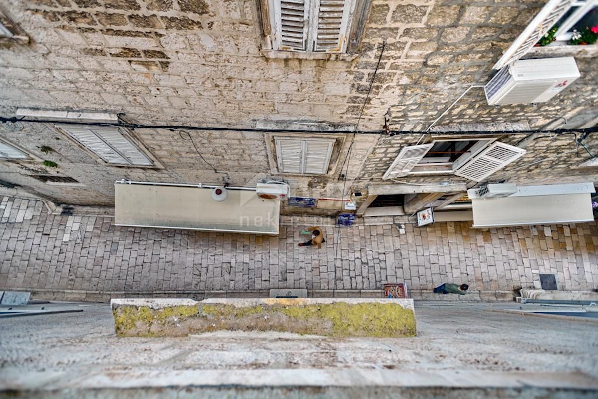 ZADAR, PENISOLA - Un appartamento con una firma artistica nel centro