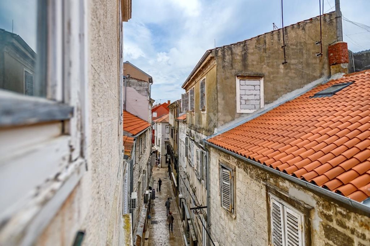 ZADAR, PENISOLA - Un appartamento con una firma artistica nel centro