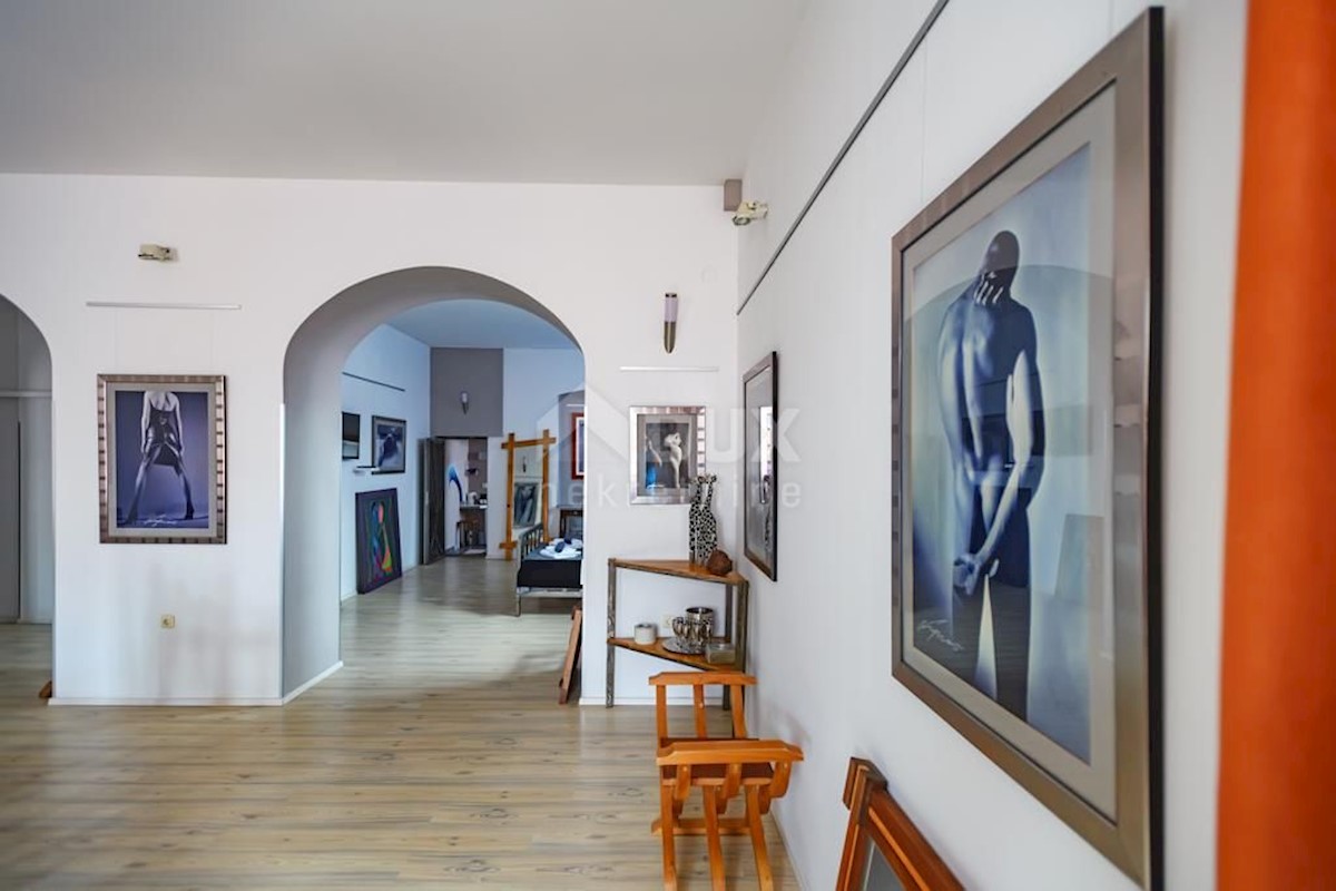 ZADAR, PENISOLA - Un appartamento con una firma artistica nel centro
