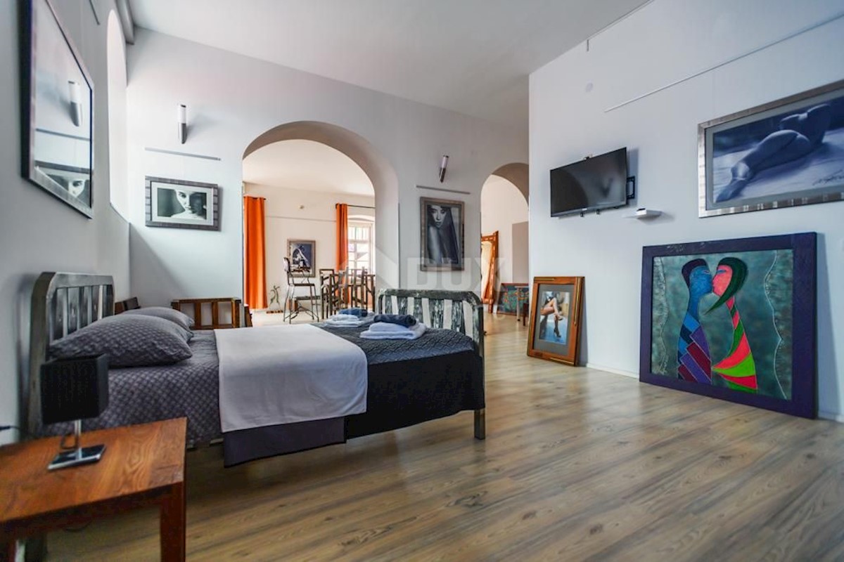 ZADAR, PENISOLA - Un appartamento con una firma artistica nel centro