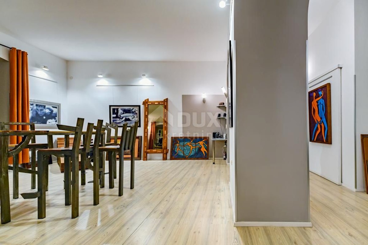 ZADAR, PENISOLA - Un appartamento con una firma artistica nel centro