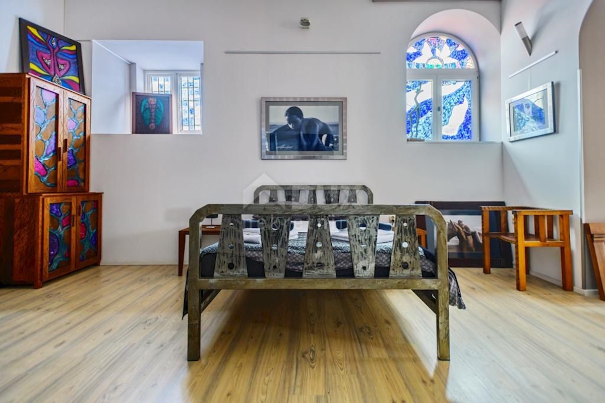 ZADAR, PENISOLA - Un appartamento con una firma artistica nel centro