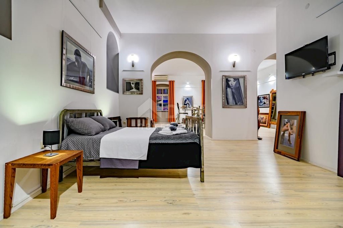 ZADAR, PENISOLA - Un appartamento con una firma artistica nel centro