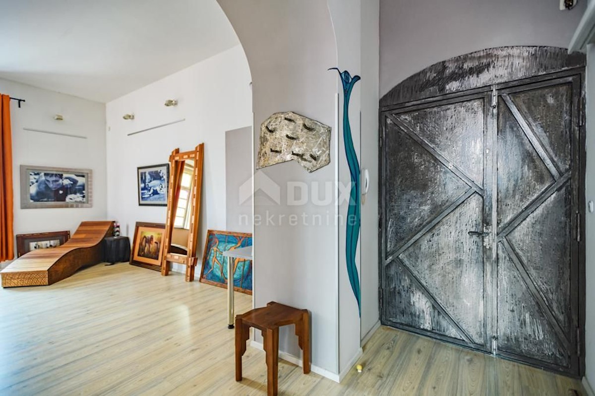 ZADAR, PENISOLA - Un appartamento con una firma artistica nel centro