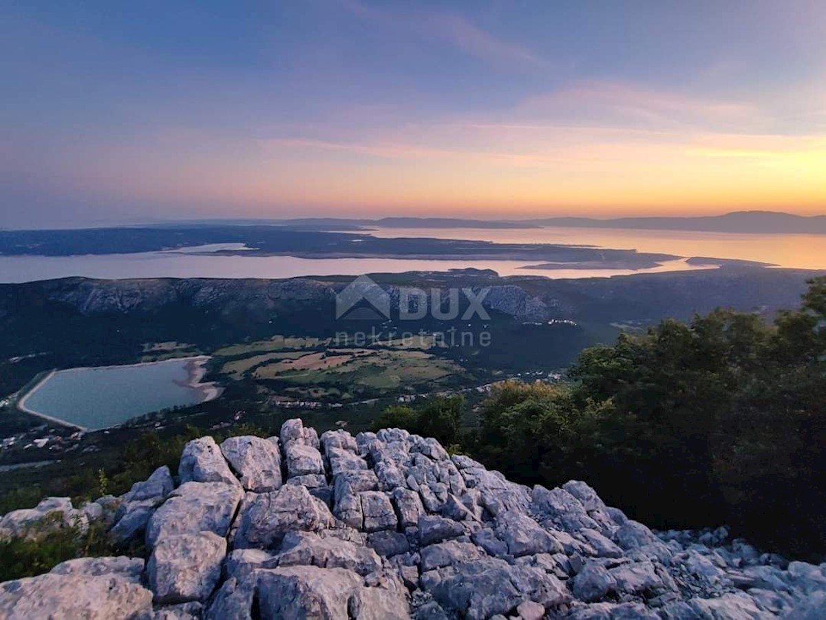 CRIKVENICA - Terreno per la costruzione di un impianto fotovoltaico/impianto sportivo-ricreativo/edificio turistico-sanitario