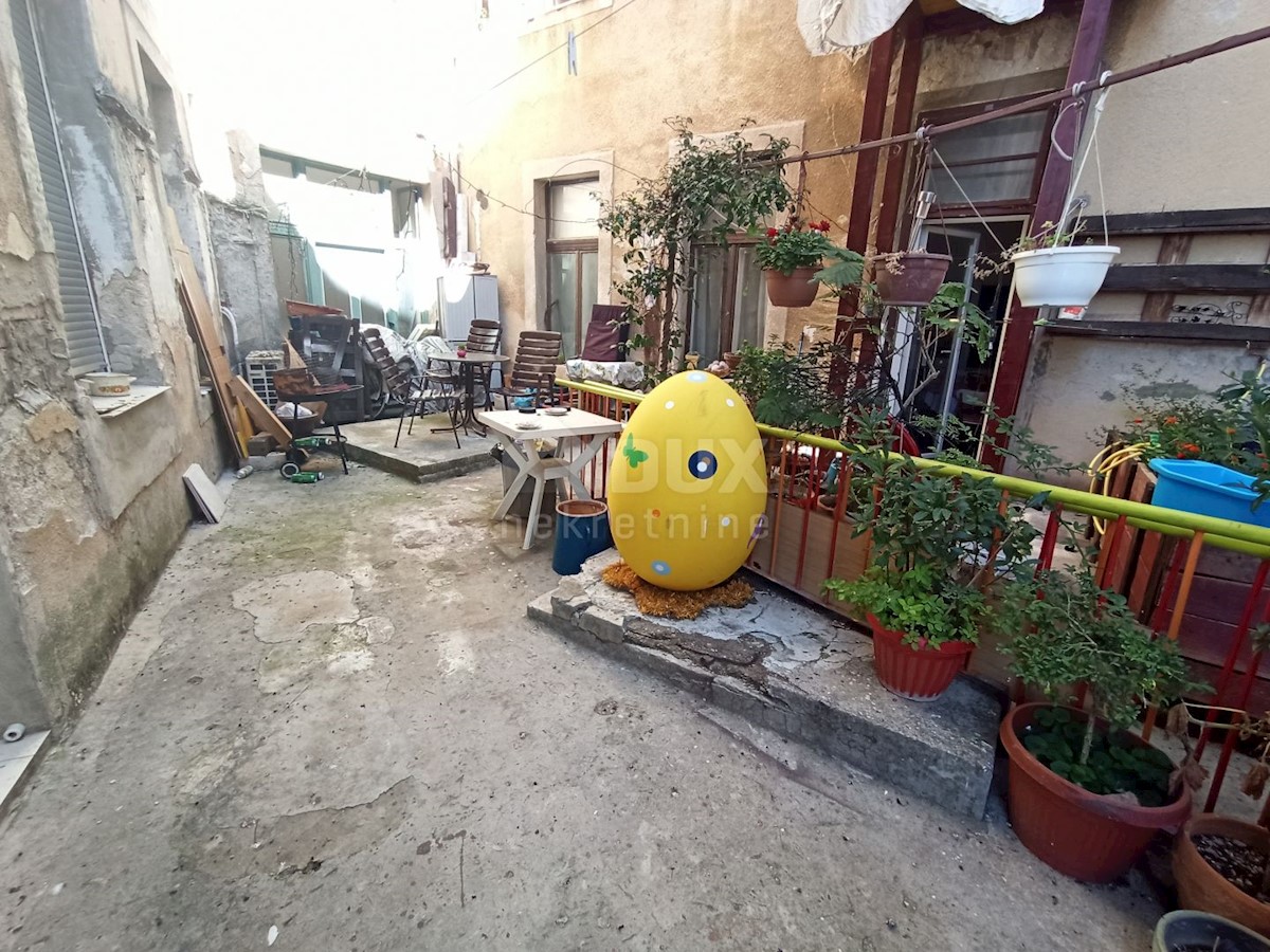 ISTRIA, POLA Appartamento sul lungomare in un edificio austro-ungarico 99 m2 - GRANDE TERRAZZO !!