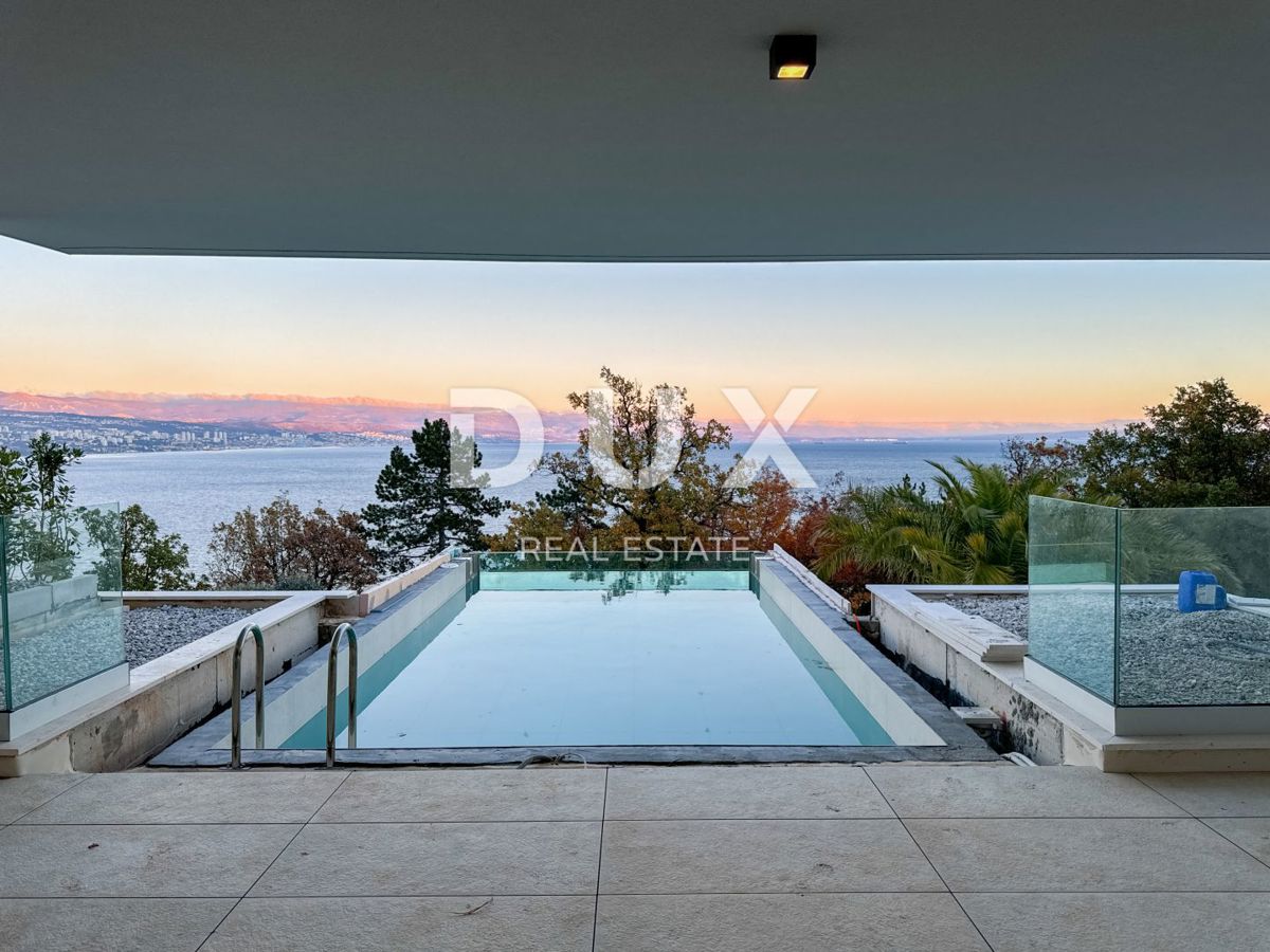 OPATIJA, CENTRO - appartamento più grande in un nuovo edificio esclusivo sopra il centro di Opatija con piscina privata, garage, vista sul Quarnero