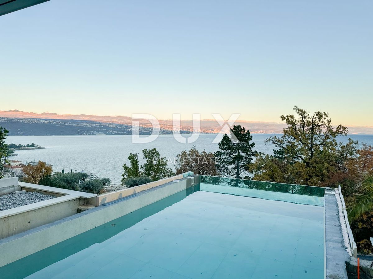 OPATIJA, CENTRO - appartamento più grande in un nuovo edificio esclusivo sopra il centro di Opatija con piscina privata, garage, vista sul Quarnero