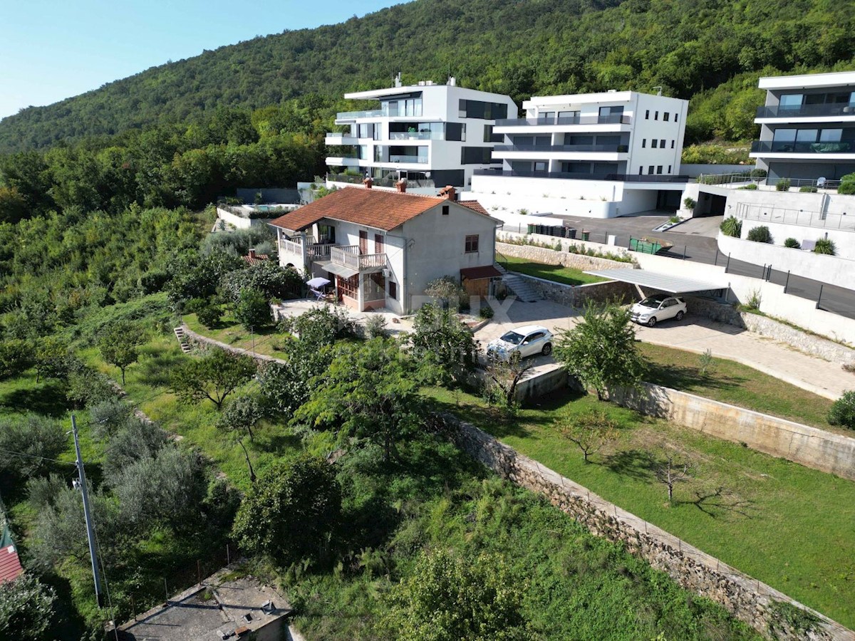 OPATIJA, CENTRO - terreno 929m2 per villa con piscina con permesso di costruzione, centro di Opatija, vista panoramica