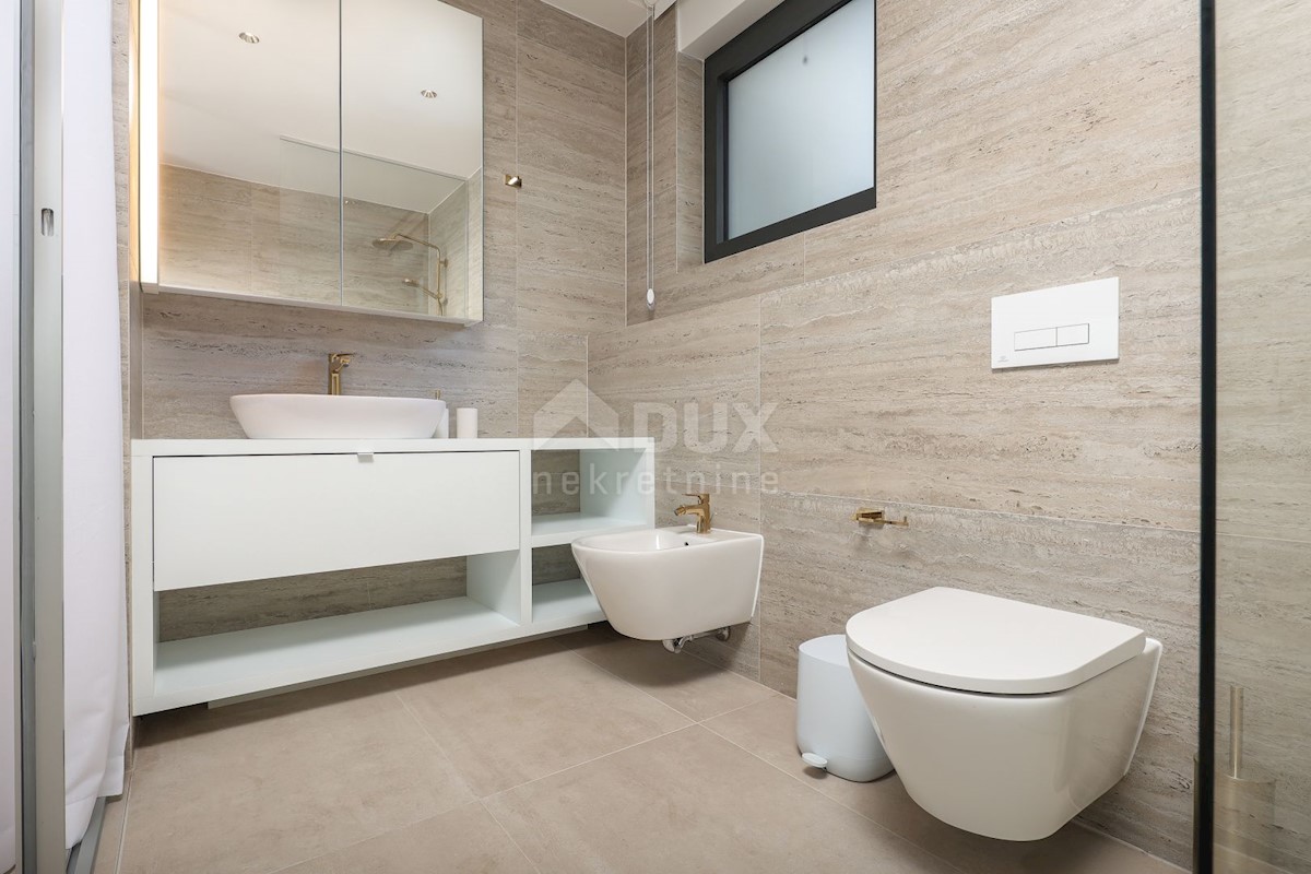 ISOLA DI PAG, JAKIŠNICA - eccezionale villa duplex moderna con piscina
