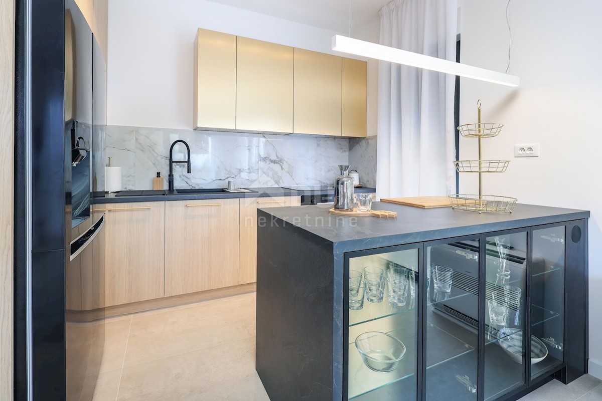 ISOLA DI PAG, JAKIŠNICA - eccezionale villa duplex moderna con piscina
