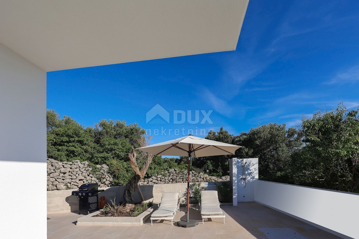 ISOLA DI PAG, JAKIŠNICA - eccezionale villa duplex moderna con piscina