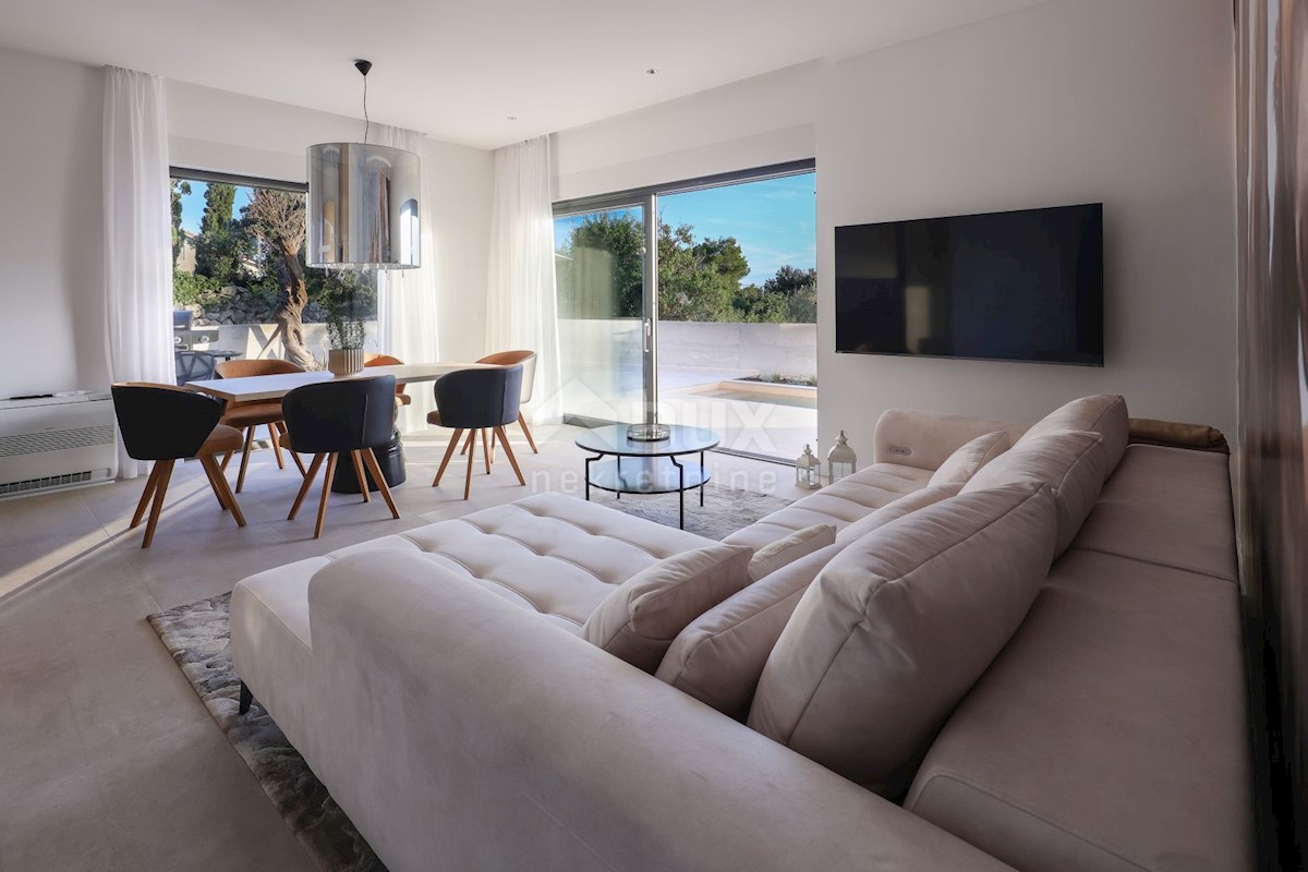 ISOLA DI PAG, JAKIŠNICA - eccezionale villa duplex moderna con piscina