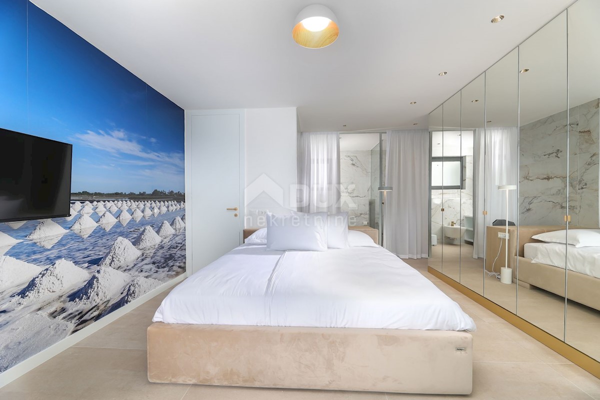 ISOLA DI PAG, JAKIŠNICA - eccezionale villa duplex moderna con piscina