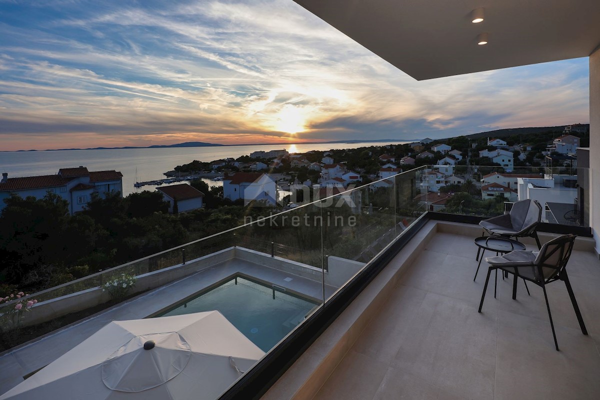 ISOLA DI PAG, JAKIŠNICA - eccezionale villa duplex moderna con piscina