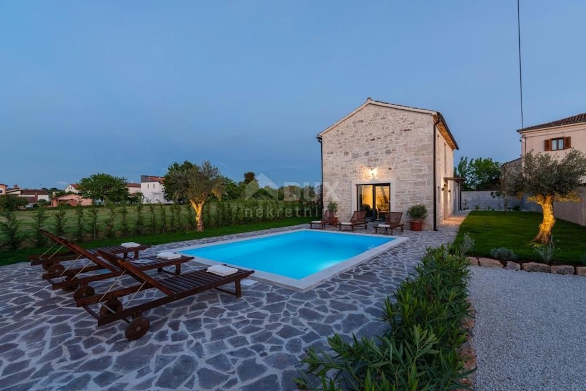 ISTRIA, PARENZO - Bella casa autoctona in una posizione tranquilla