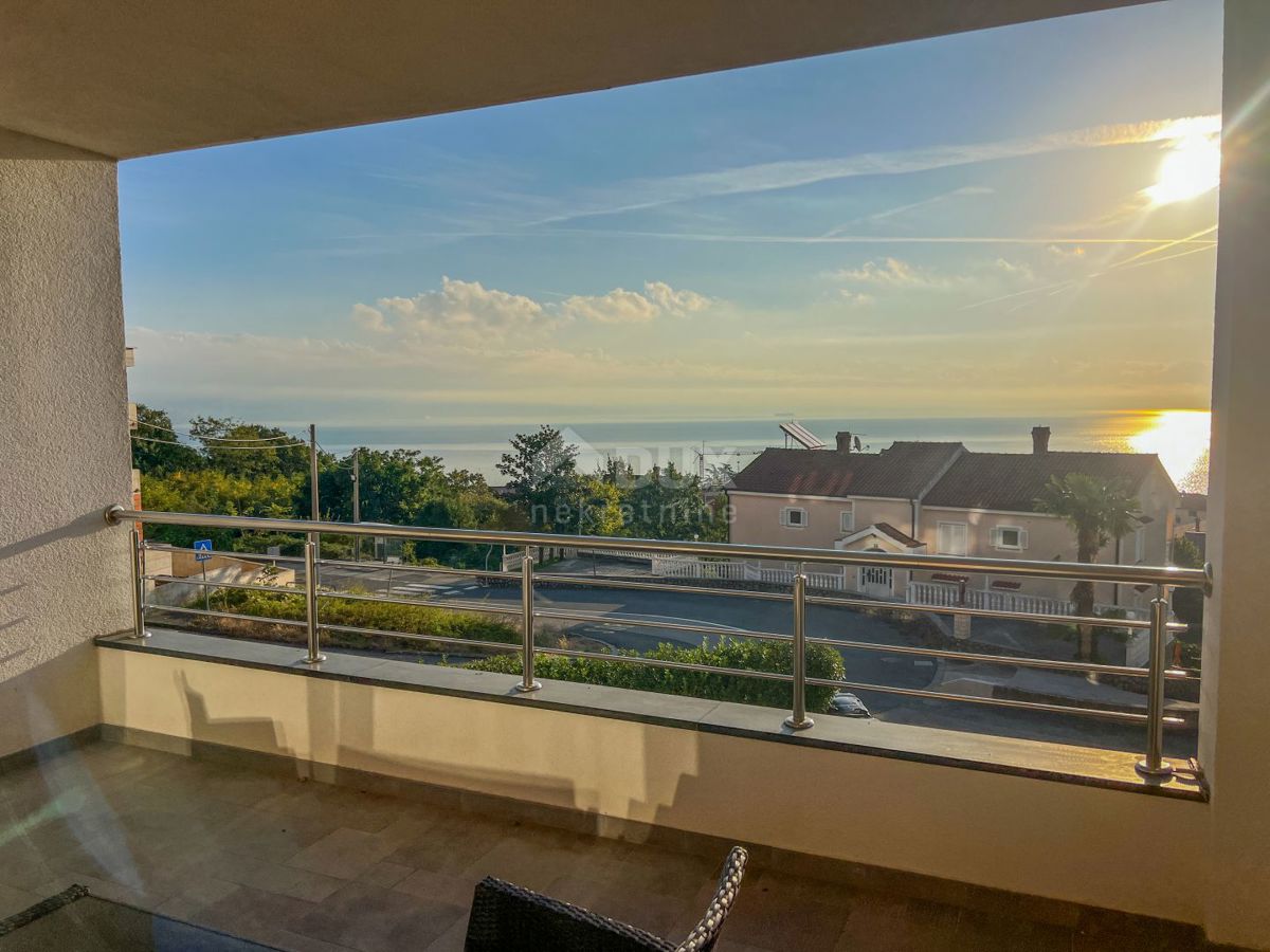 OPATIJA, IČIĆI - appartamento più grande in un edificio nuovo con terrazza, vista mare, garage, vicino alla spiaggia e Opatija