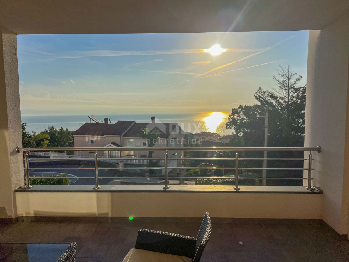 OPATIJA, IČIĆI - appartamento più grande in un edificio nuovo con terrazza, vista mare, garage, vicino alla spiaggia e Opatija