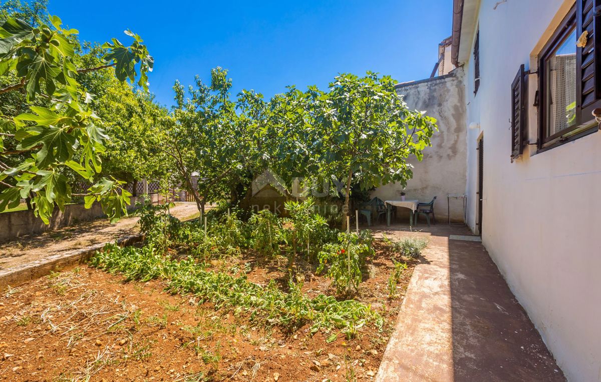 ISOLA DI KRK, dintorni di Šila - Palazzina con grande potenziale
