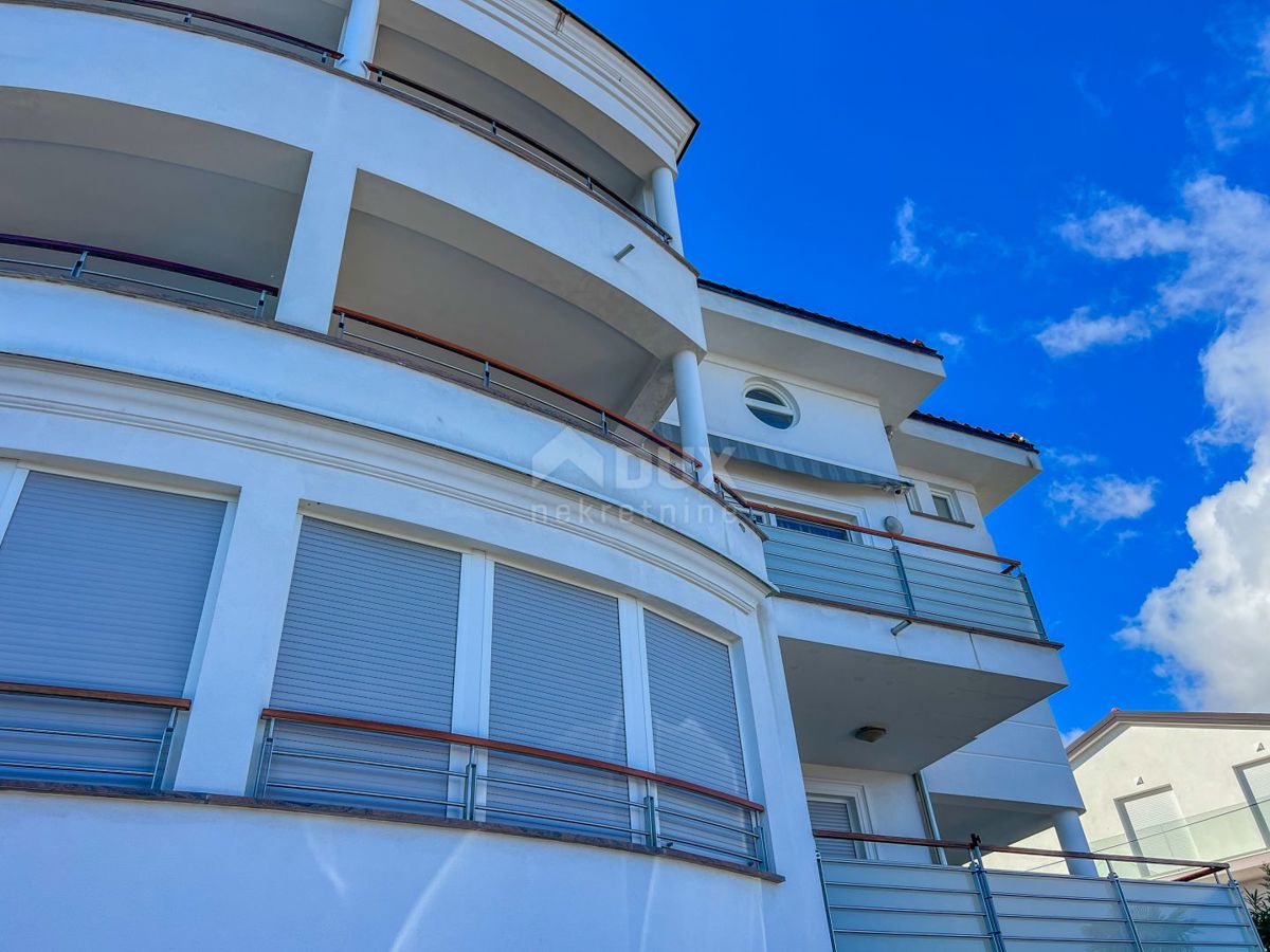 OPATIJA, IČIĆI - splendida casa in un edificio nuovo con piscina vicino alla spiaggia, vista panoramica e garage