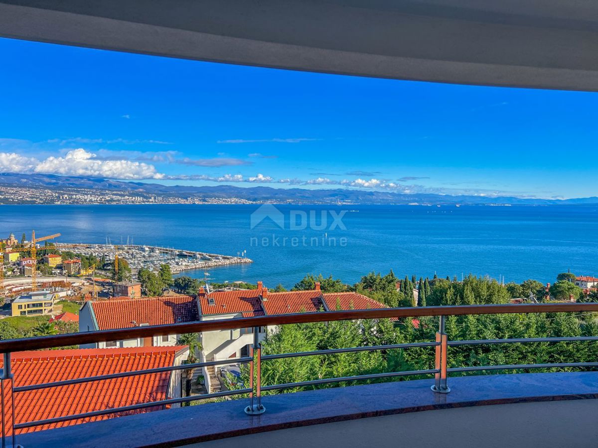 OPATIJA, IČIĆI - splendida casa in un edificio nuovo con piscina vicino alla spiaggia, vista panoramica e garage