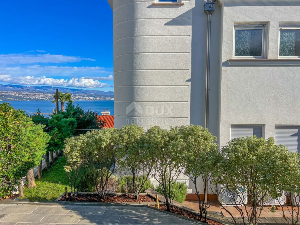 OPATIJA, IČIĆI - splendida casa in un edificio nuovo con piscina vicino alla spiaggia, vista panoramica e garage