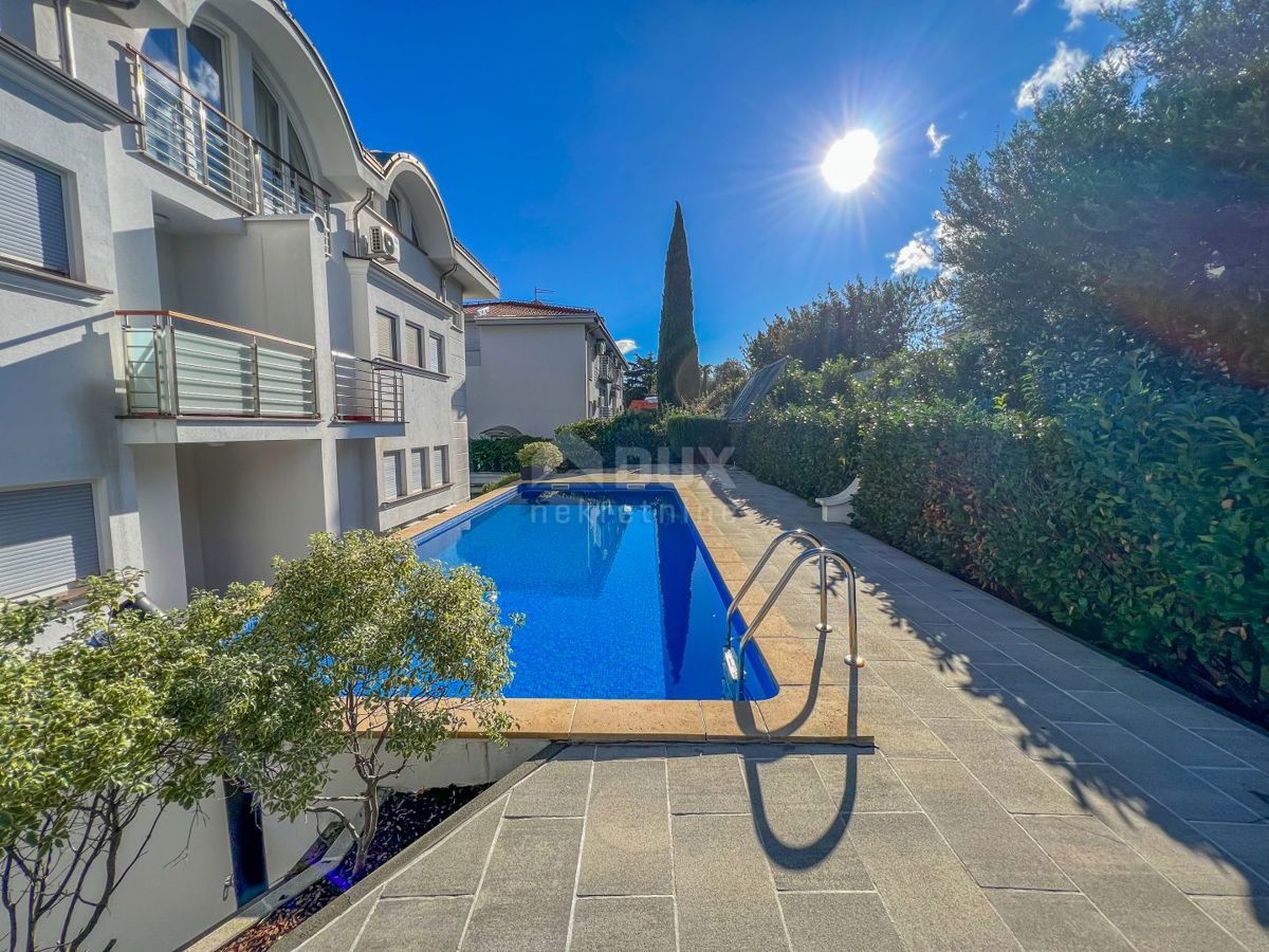 OPATIJA, IČIĆI - splendida casa in un edificio nuovo con piscina vicino alla spiaggia, vista panoramica e garage