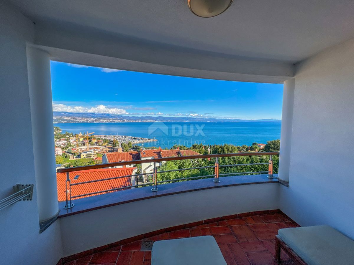 OPATIJA, IČIĆI - splendida casa in un edificio nuovo con piscina vicino alla spiaggia, vista panoramica e garage