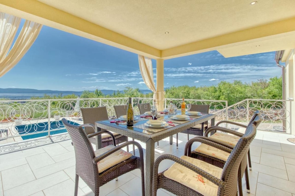 ISOLA DI KRK, OMIŠALJ - Casa con piscina e due appartamenti