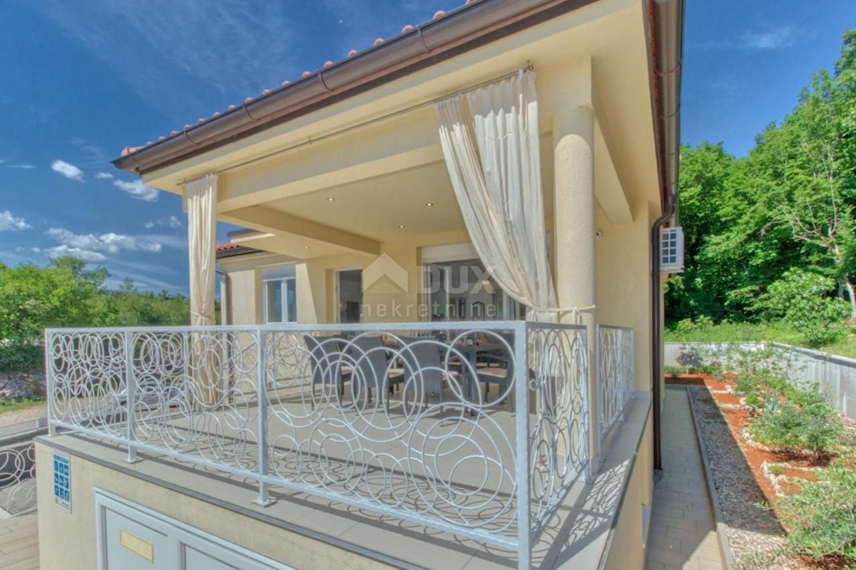 ISOLA DI KRK, OMIŠALJ - Casa con piscina e due appartamenti