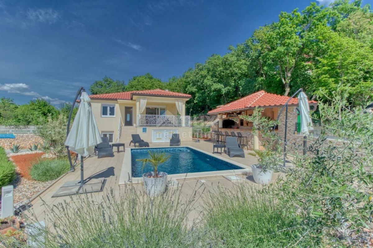 ISOLA DI KRK, OMIŠALJ - Casa con piscina e due appartamenti