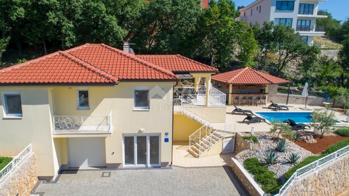 ISOLA DI KRK, OMIŠALJ - Casa con piscina e due appartamenti