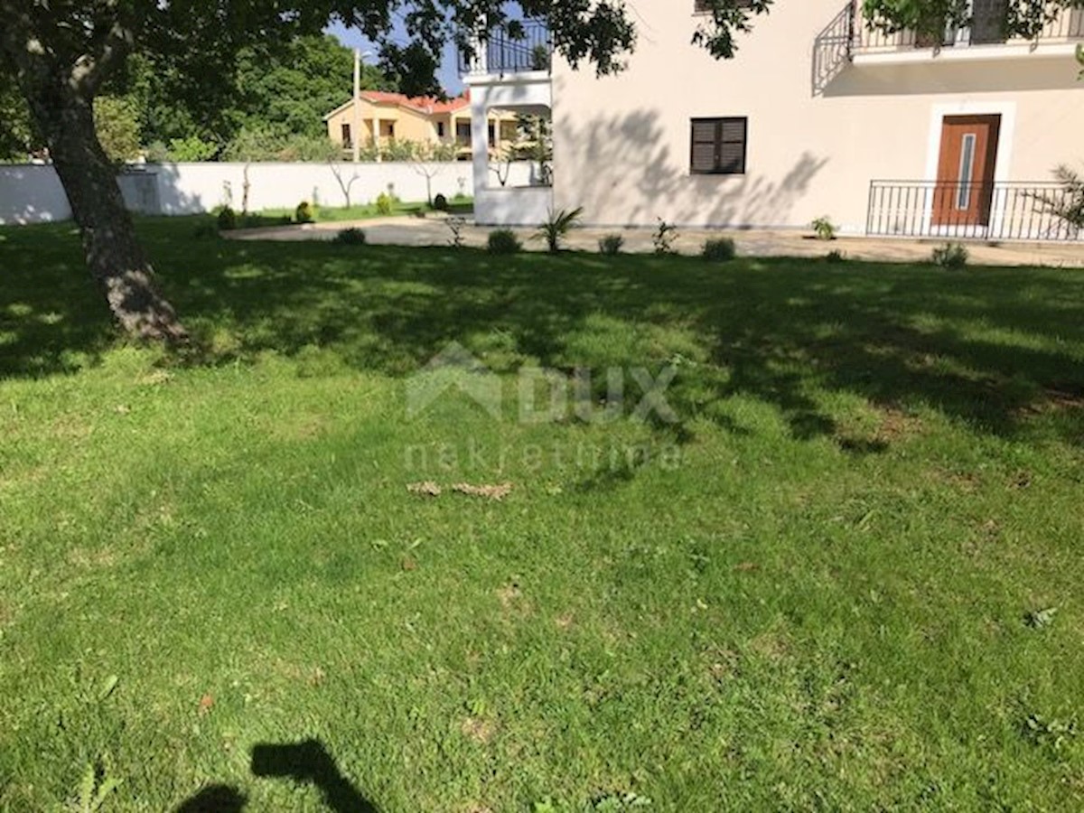 ISTRIA, SVETI LOVREČ - Spaziosa casa con cinque appartamenti e piscina