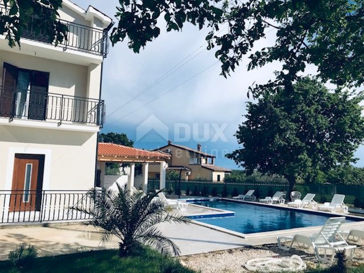 ISTRIA, SVETI LOVREČ - Spaziosa casa con cinque appartamenti e piscina